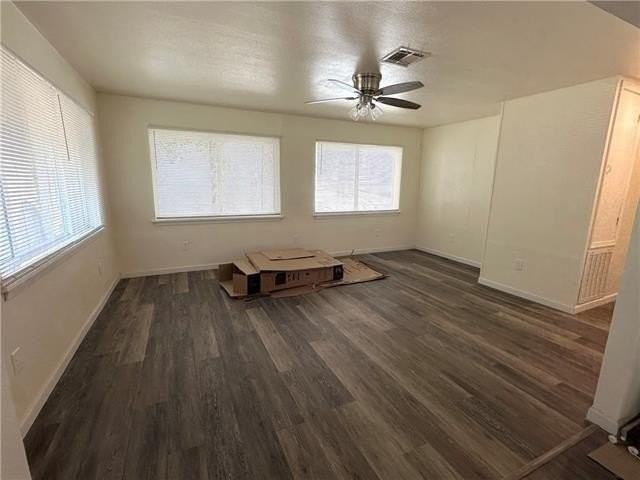 938 Magnolia St - Photo 4 of 18