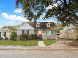 featured image of 2413 Pakenham Dr