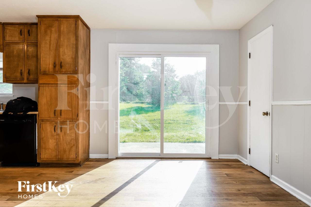 5562 Hood St - Photo 6 of 18