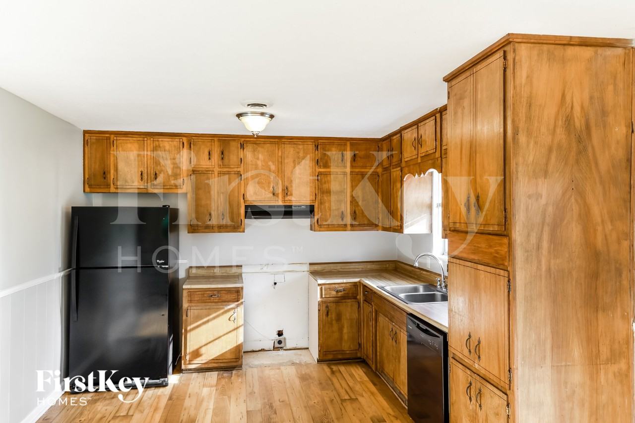 5562 Hood St - Photo 7 of 18