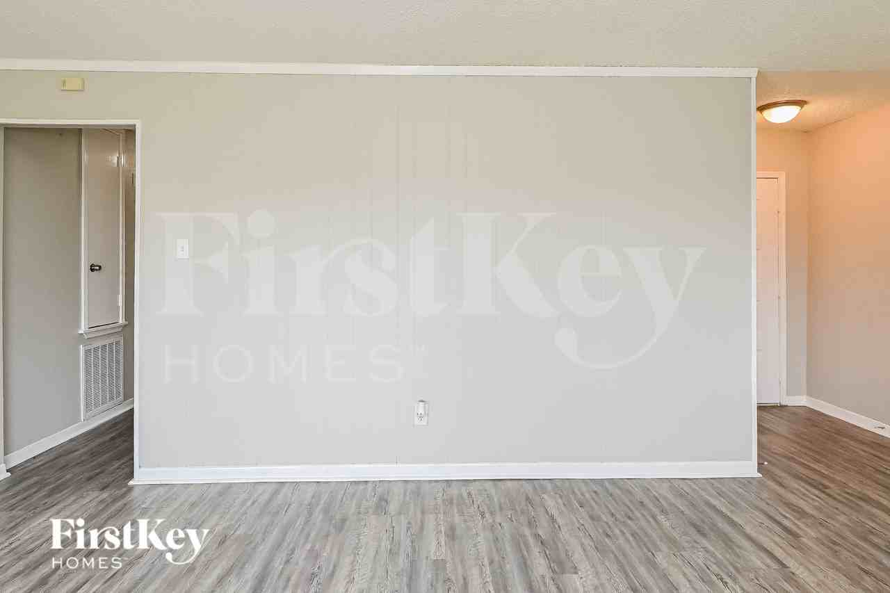 4927 Kilkenny Dr - Photo 3 of 16