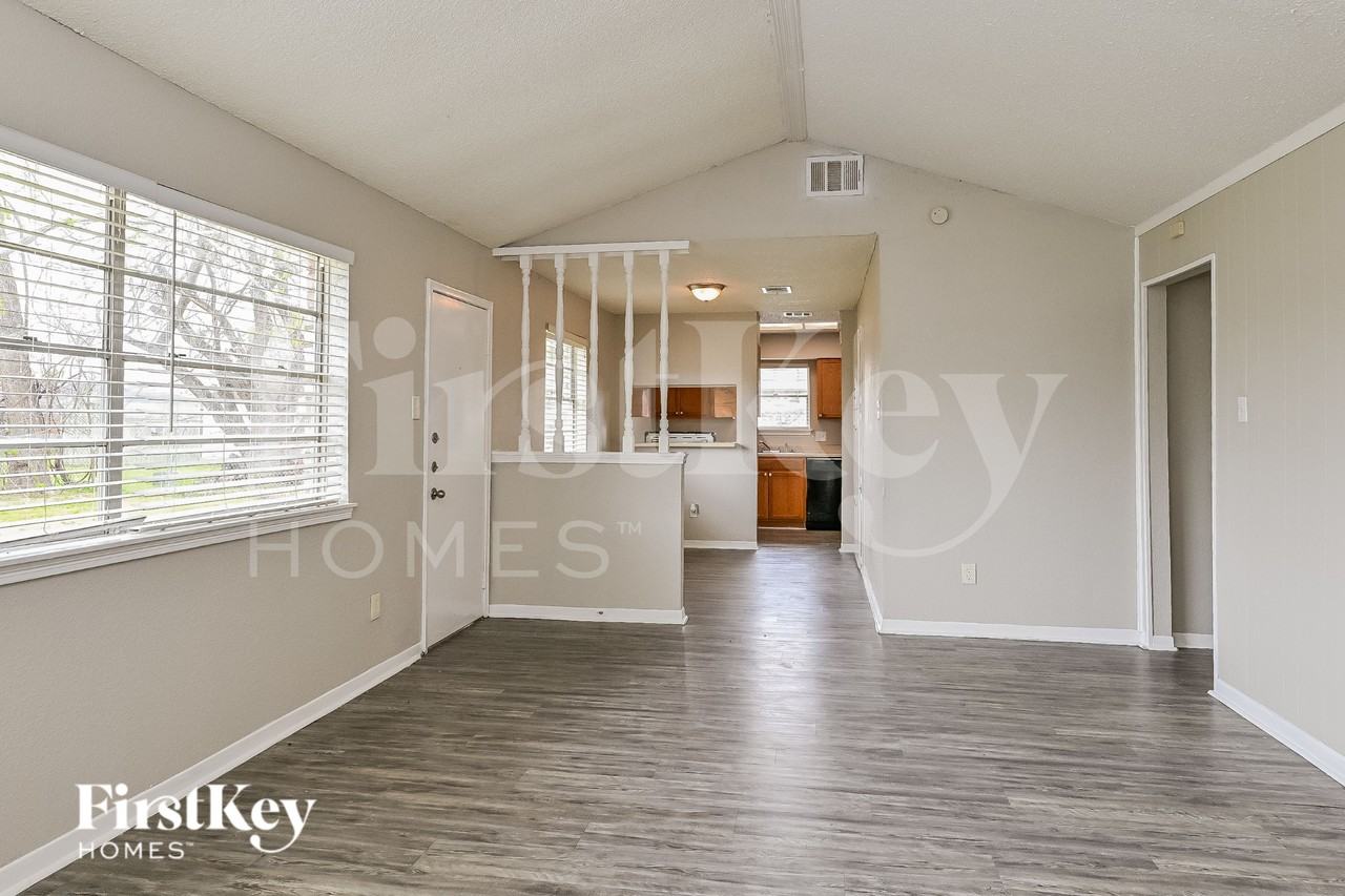 4927 Kilkenny Dr - Photo 5 of 16