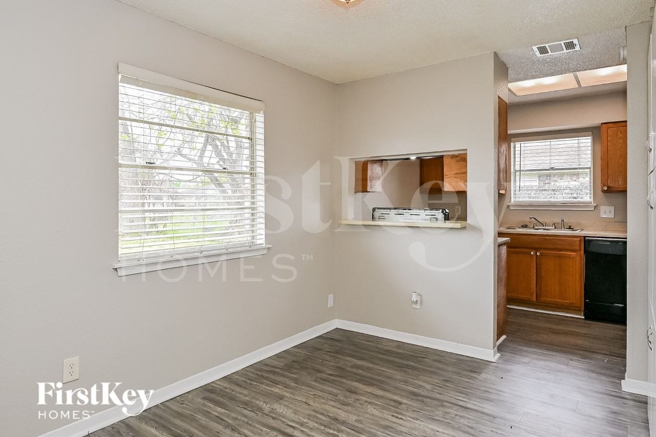 4927 Kilkenny Dr - Photo 6 of 16