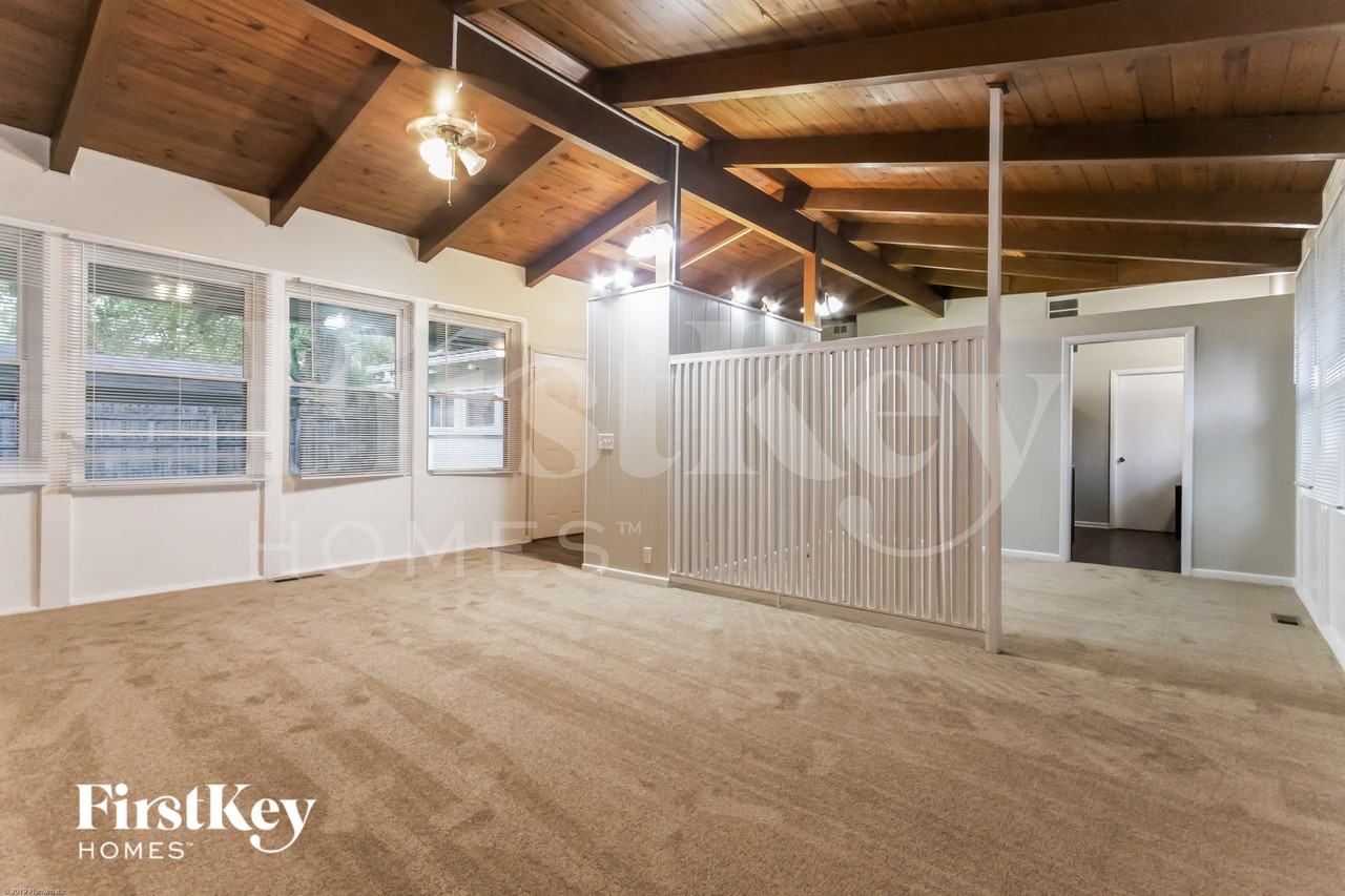 4913 Victoria Rd - Photo 2 of 18