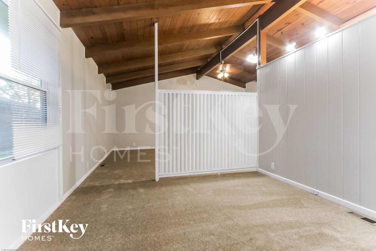 4913 Victoria Rd - Photo 5 of 18