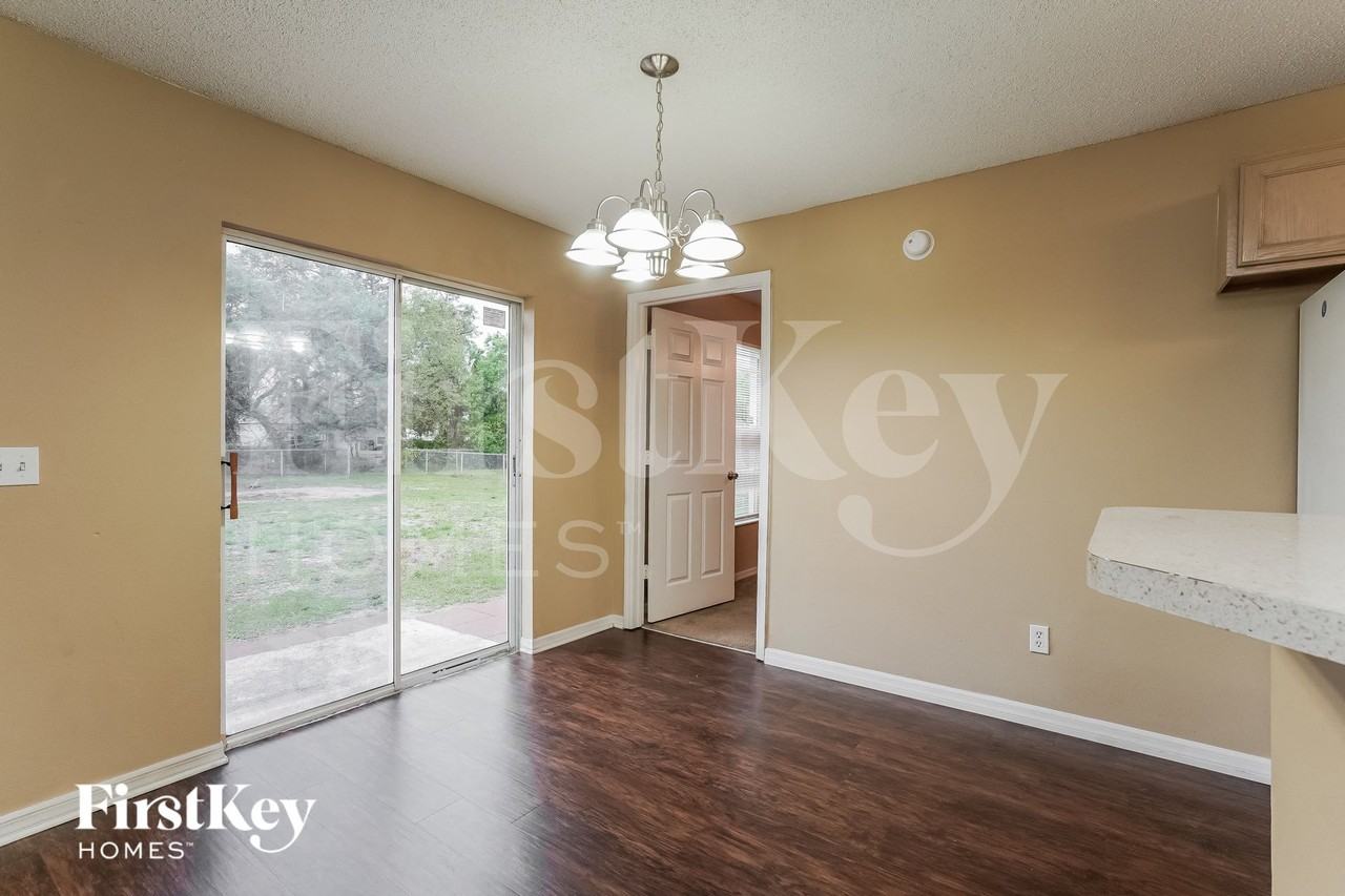 490 Clay St - Photo 4 of 15