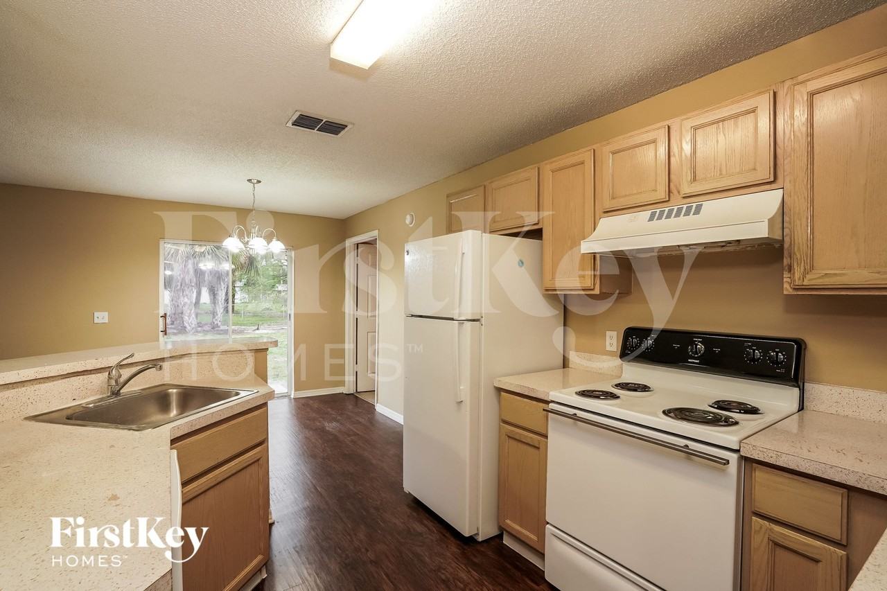 490 Clay St - Photo 6 of 15