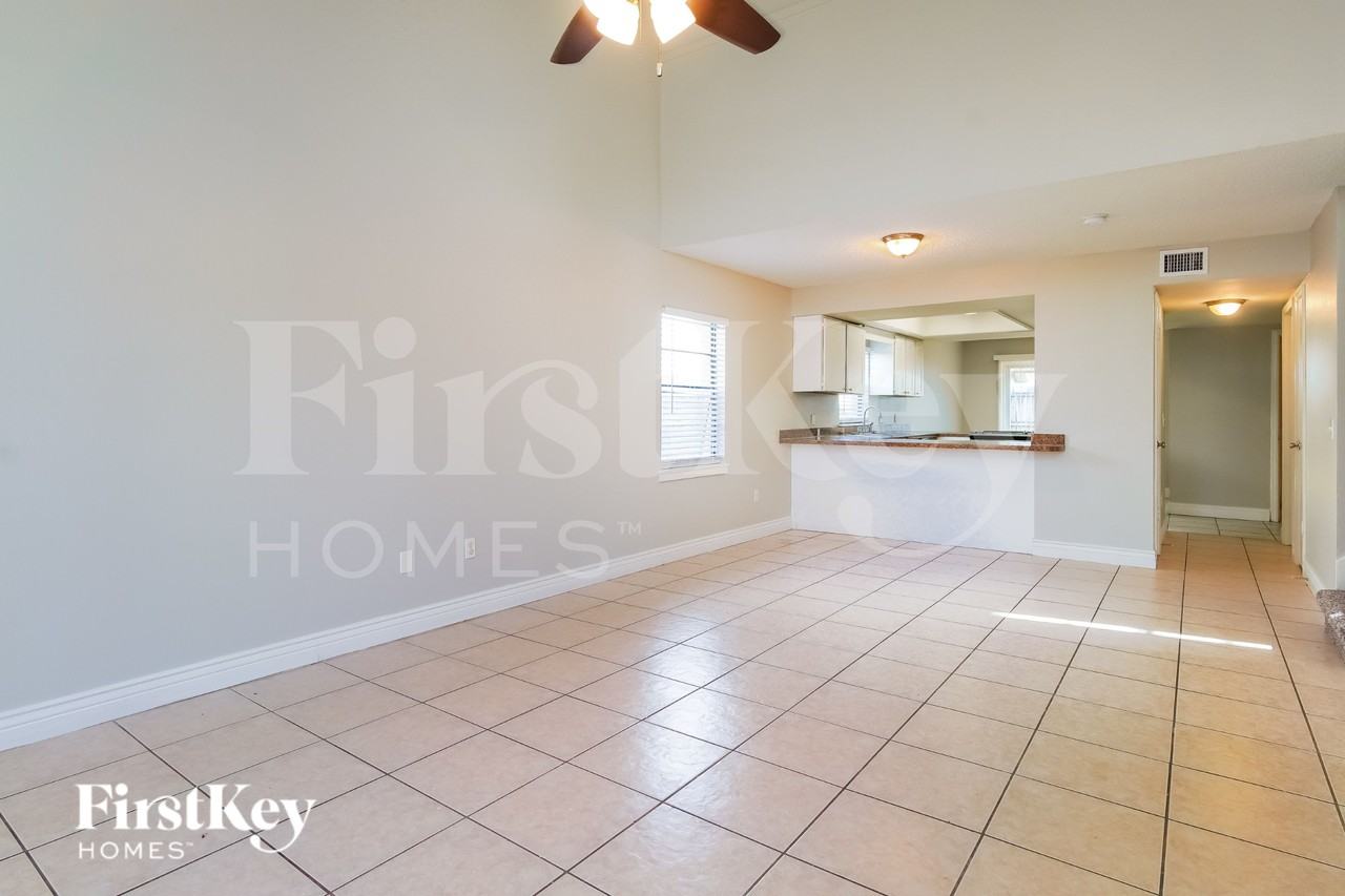 3222 Timberline Rd - Photo 3 of 15