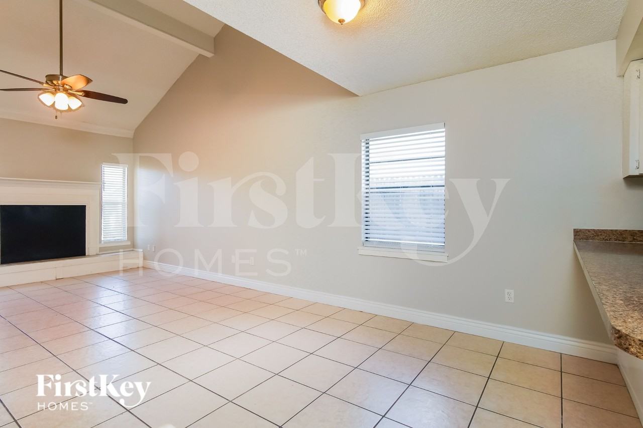 3222 Timberline Rd - Photo 4 of 15