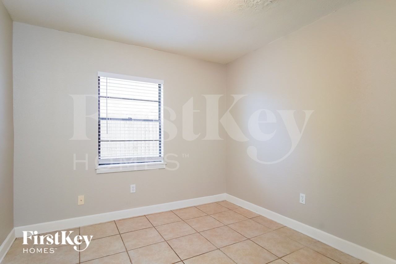 3222 Timberline Rd - Photo 6 of 15