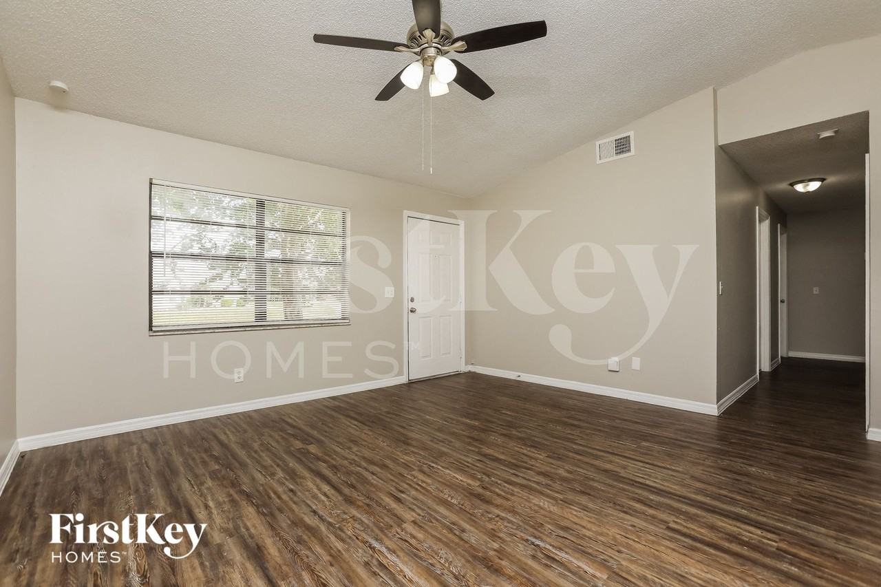 2872 Hunt Cir - Photo 3 of 15