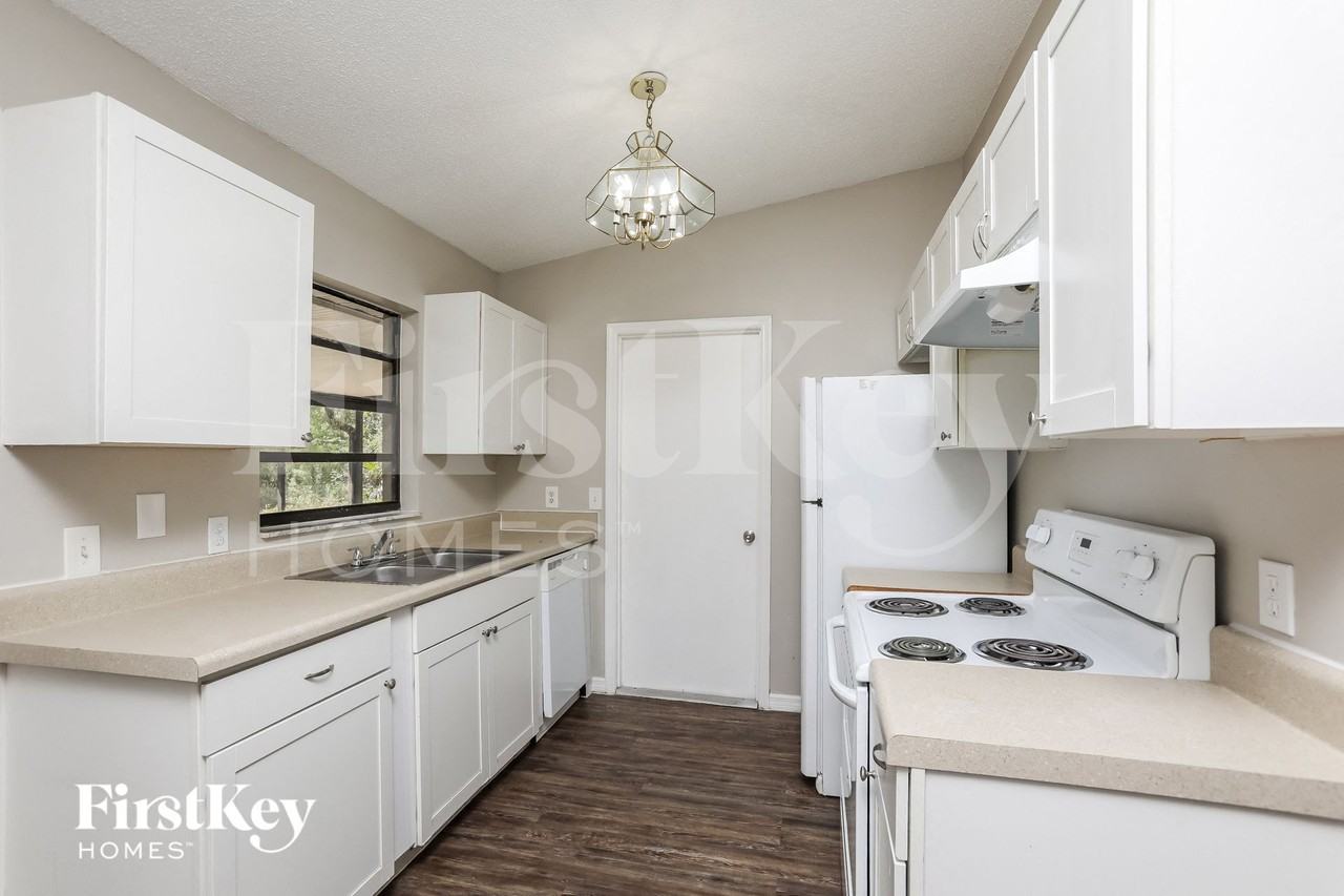 2872 Hunt Cir - Photo 5 of 15