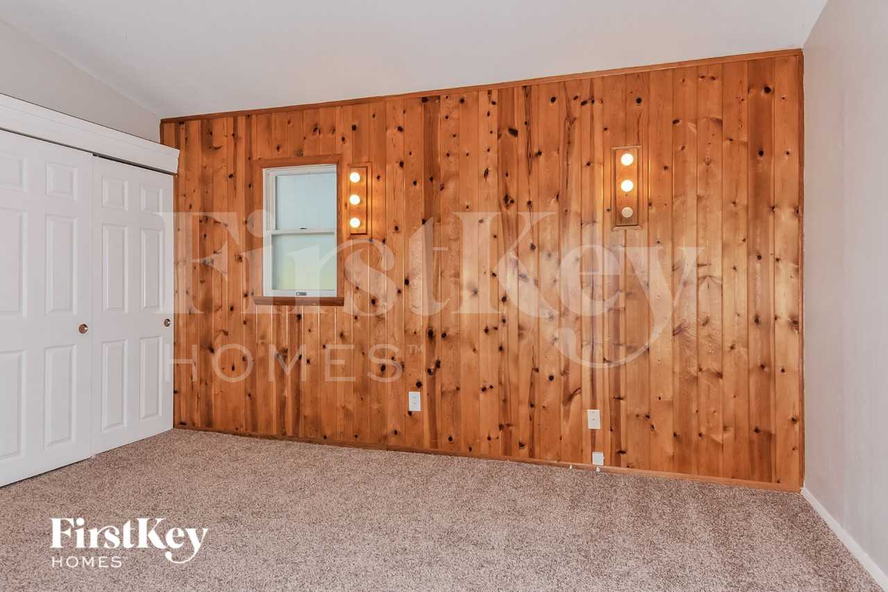 2440 Cherry Ln - Photo 7 of 16