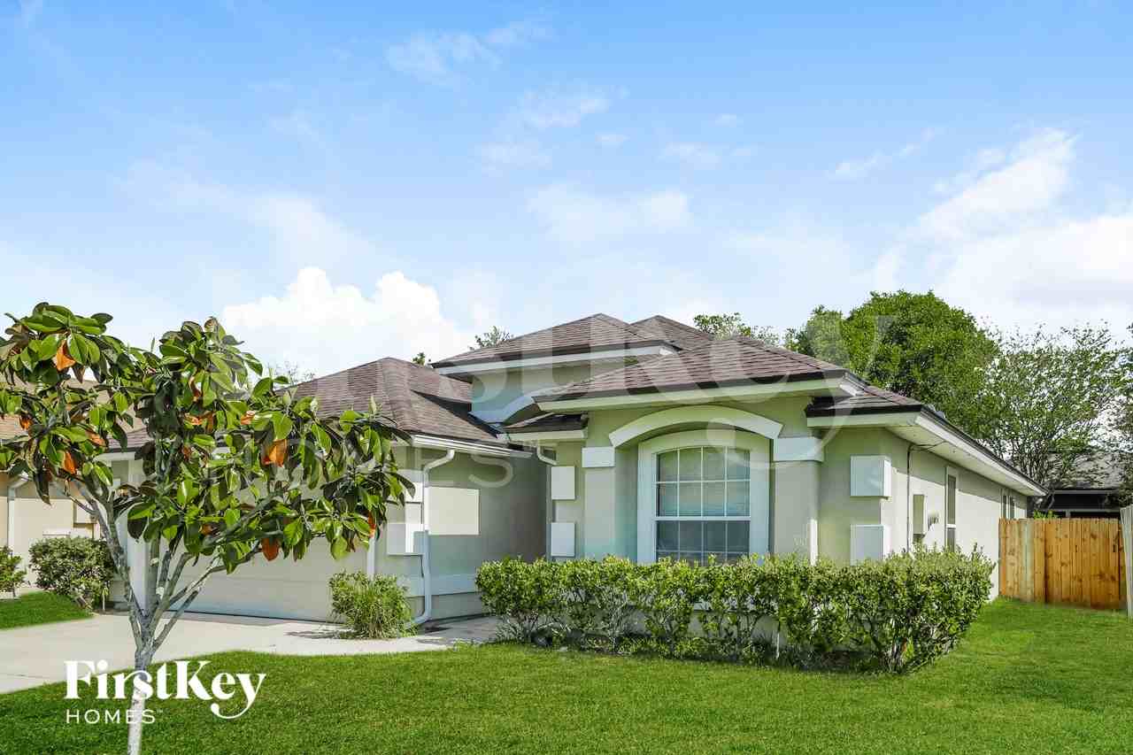 2424 Willowbend Dr - Photo 2 of 15