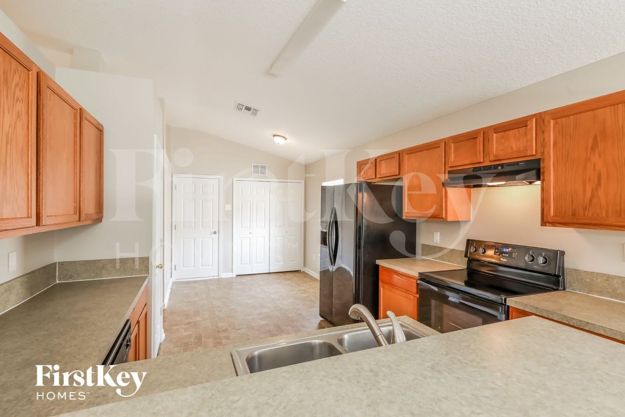 2424 Willowbend Dr - Photo 7 of 15