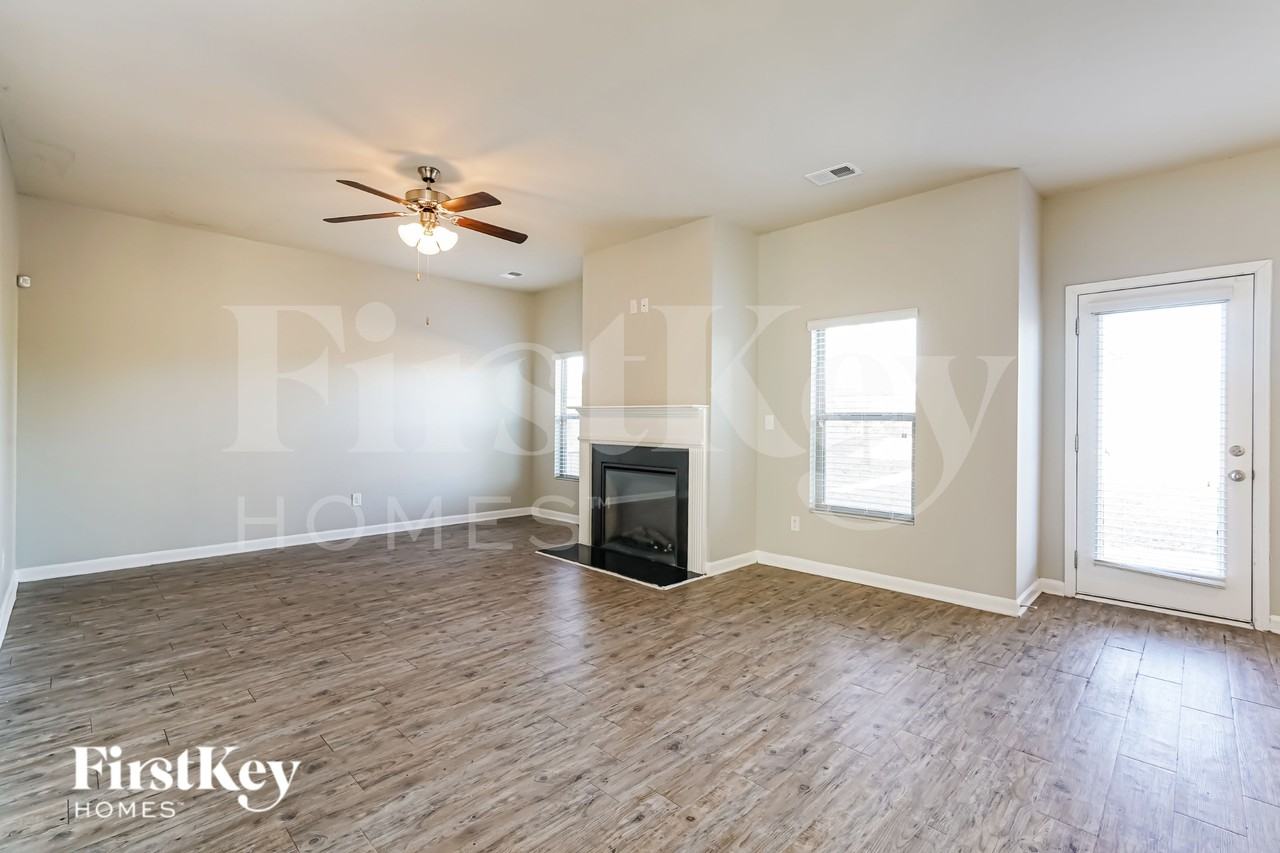 1513 Culpepper Ln - Photo 4 of 19