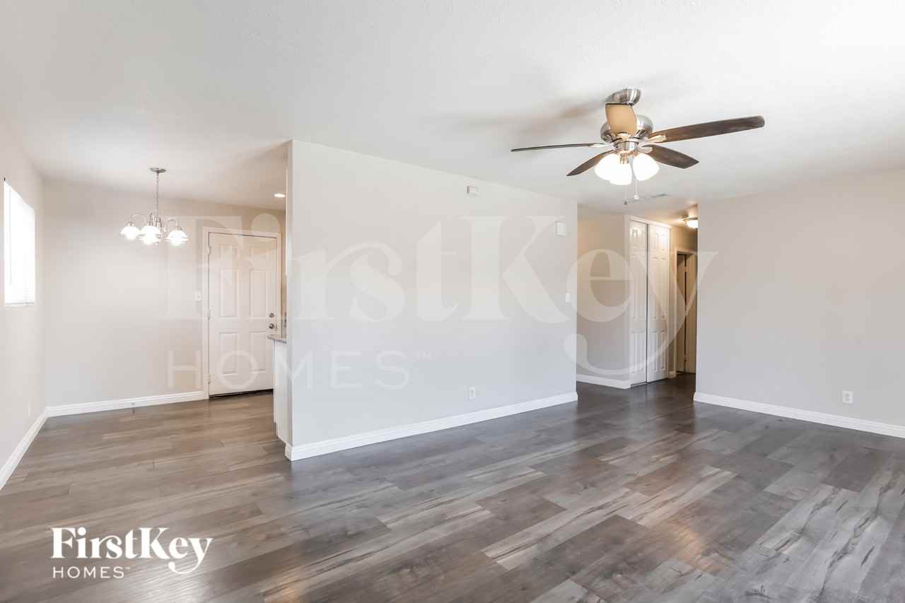 1121 Bluff Ave - Photo 4 of 16