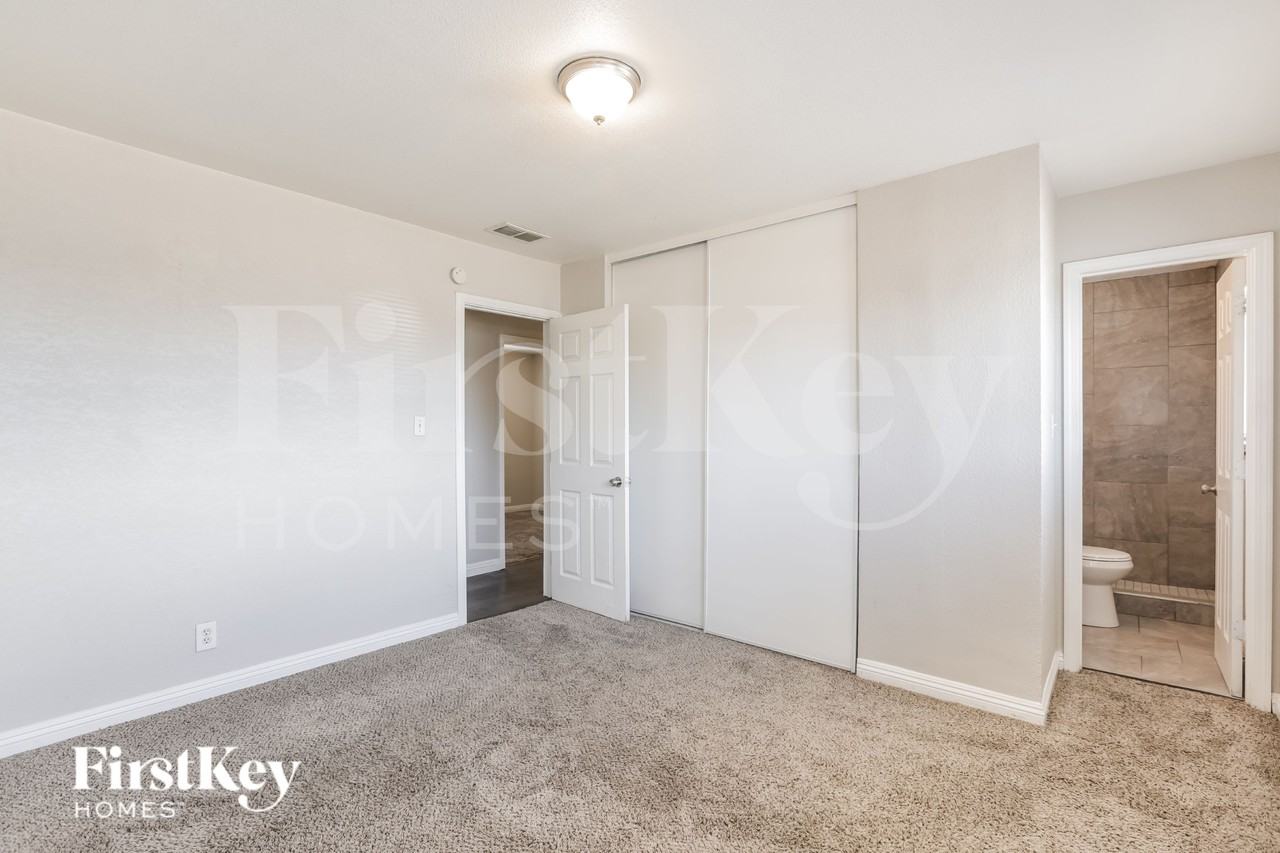 1121 Bluff Ave - Photo 7 of 16