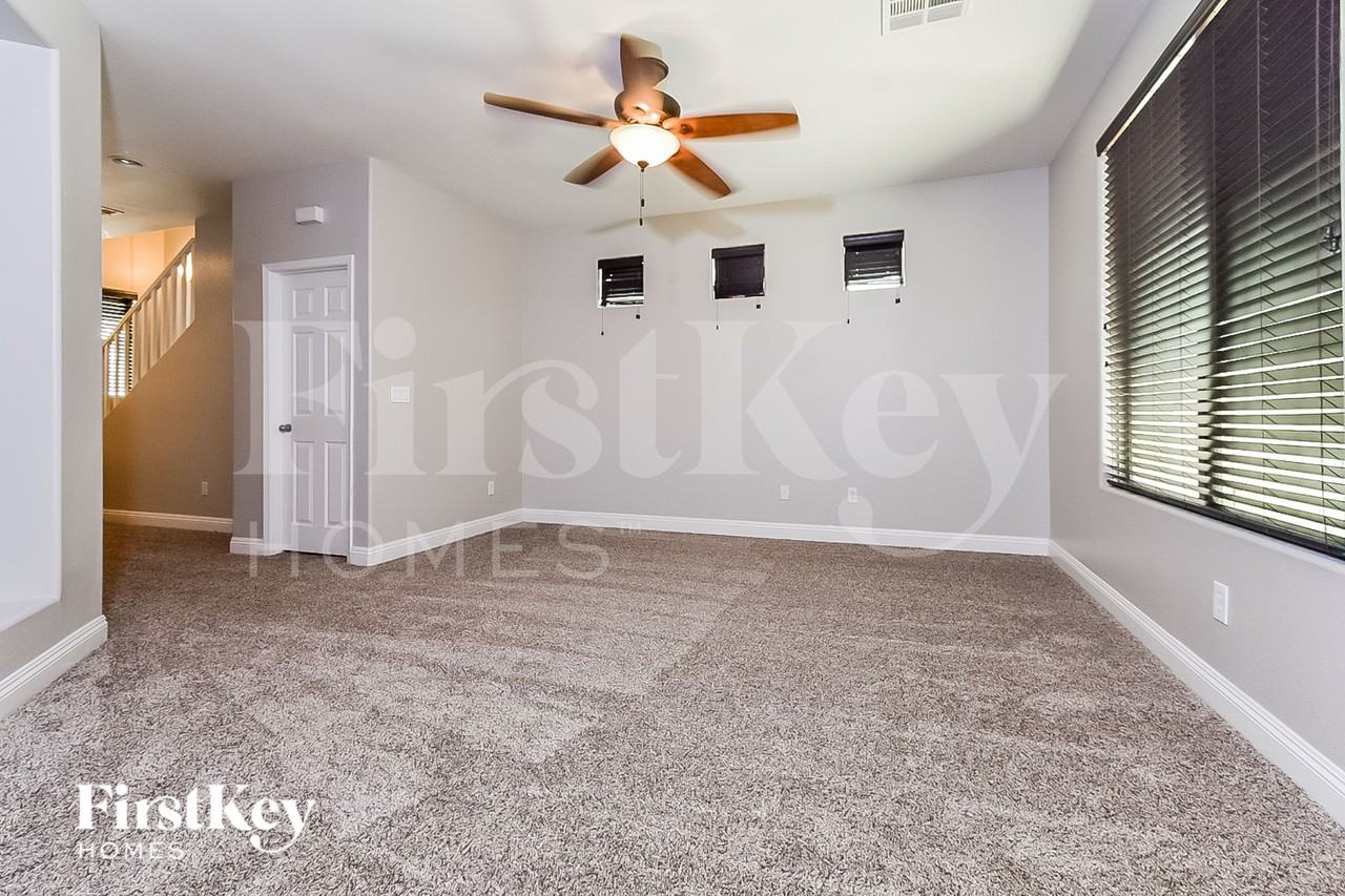 10041 Barengo Ave - Photo 3 of 15