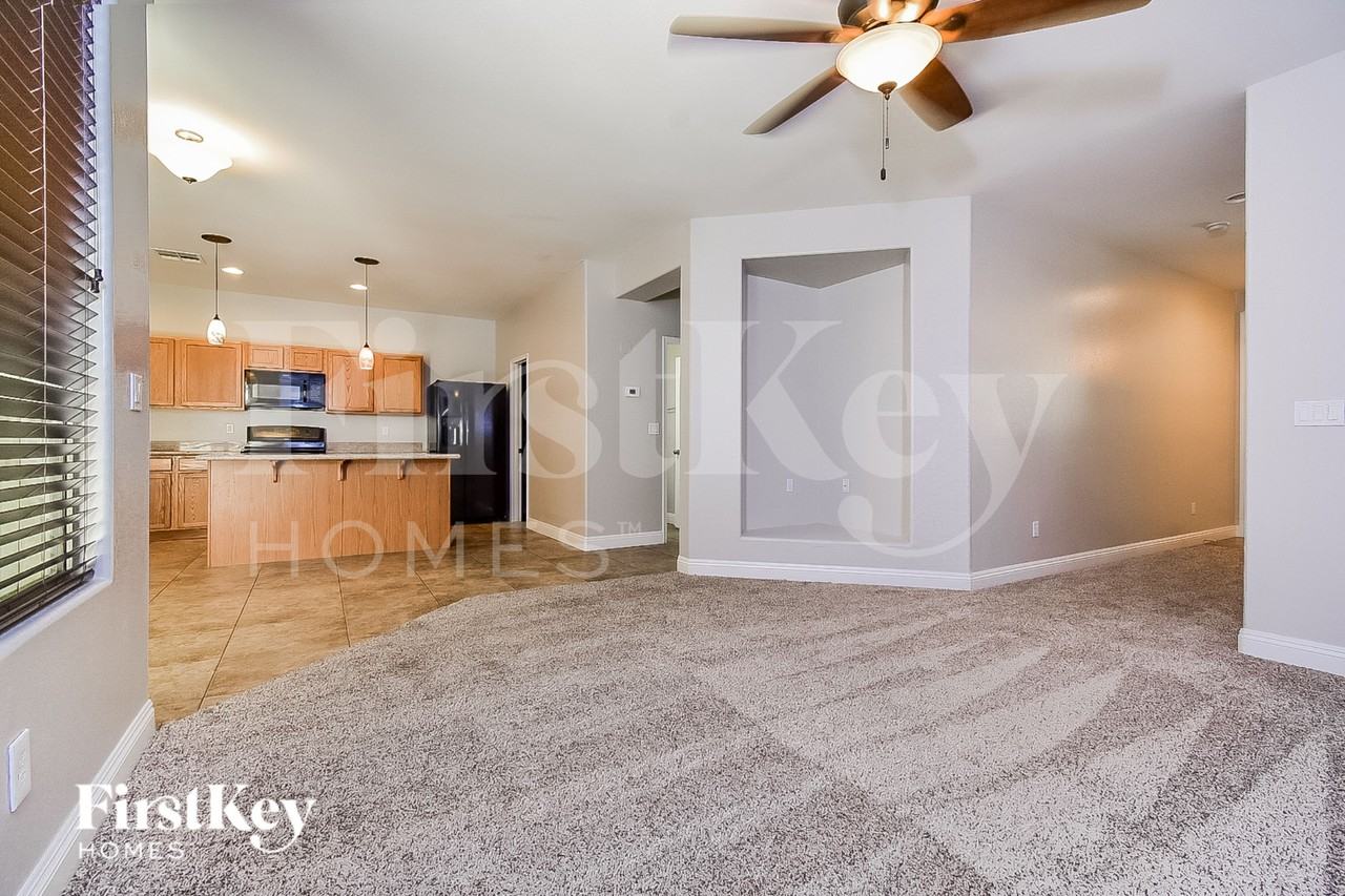 10041 Barengo Ave - Photo 4 of 15