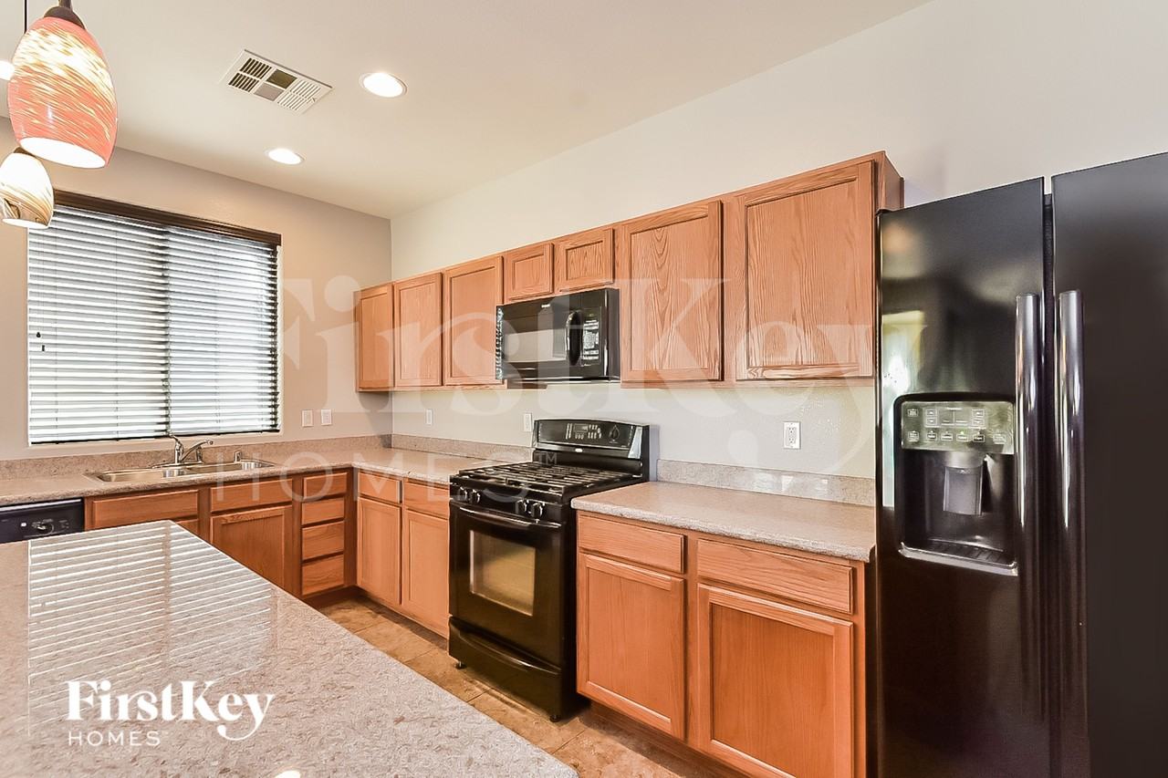 10041 Barengo Ave - Photo 6 of 15