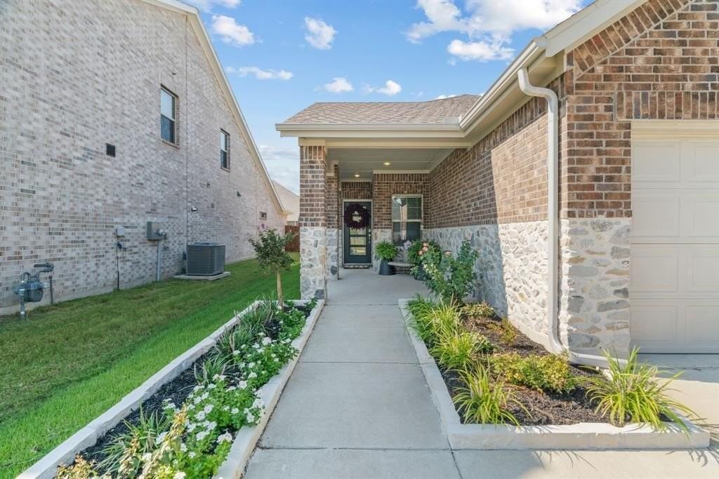 403 Cottagewood Dr - Photo 3 of 31