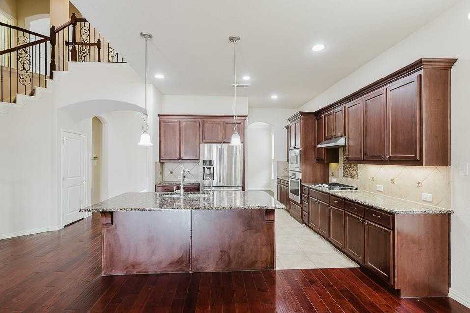 10809 Grecian Dr - Photo 6 of 40