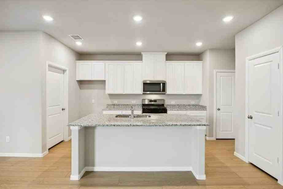 909 Santa Lucia Dr - Photo 7 of 35