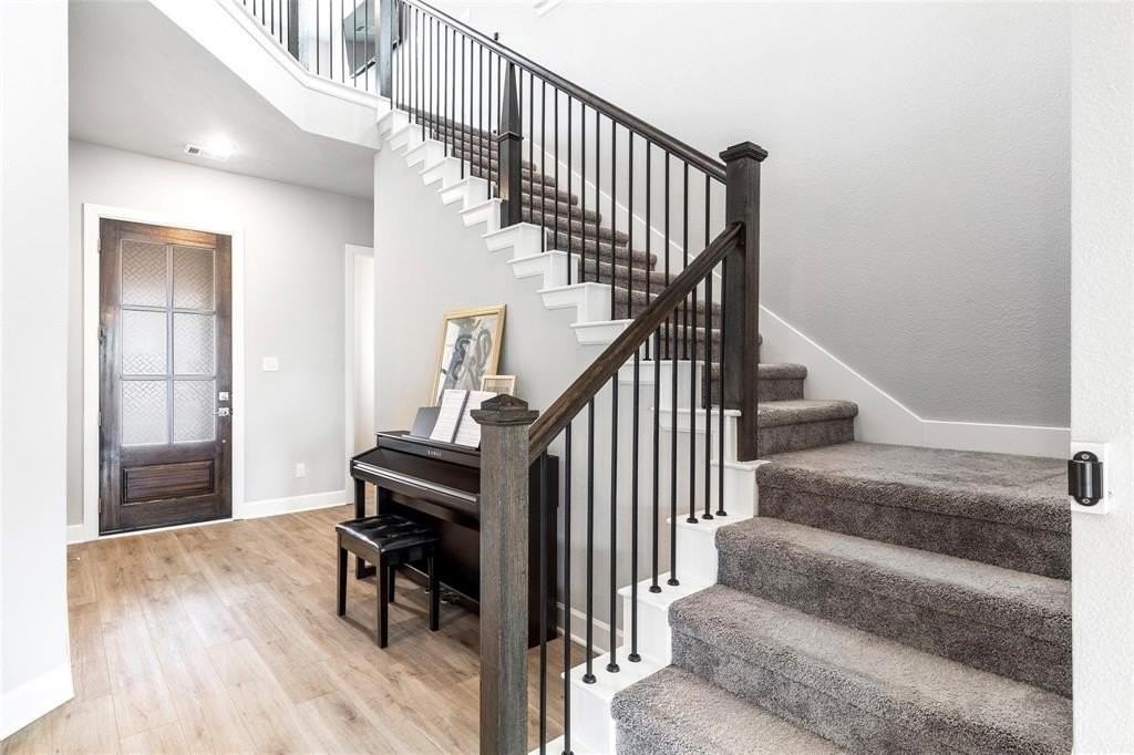 2229 Preston Bend St - Photo 4 of 32