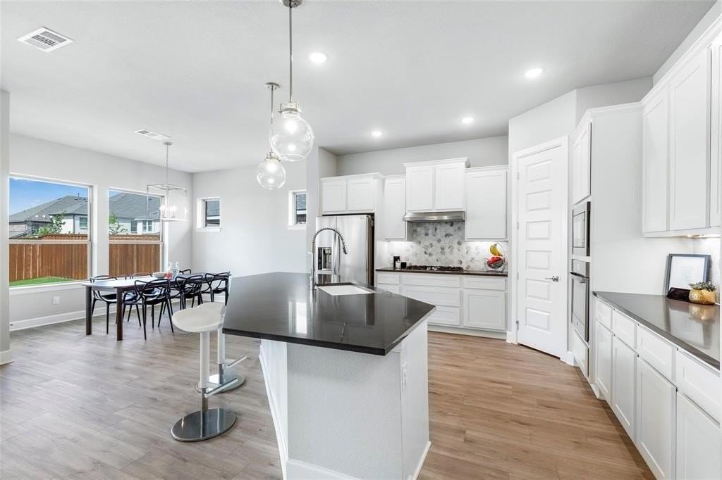 2229 Preston Bend St - Photo 7 of 32