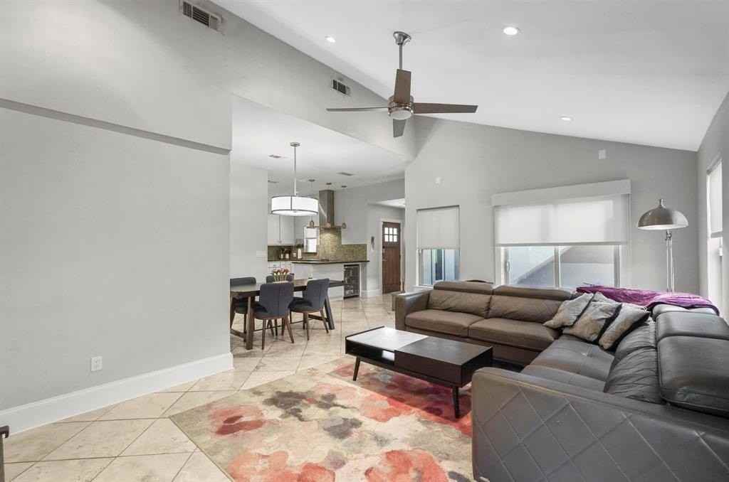 4319 Cabell Dr - Photo 7 of 37