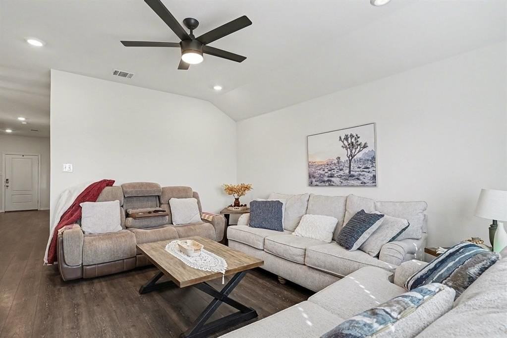 604 Chuck Wagon Dr - Photo 6 of 19