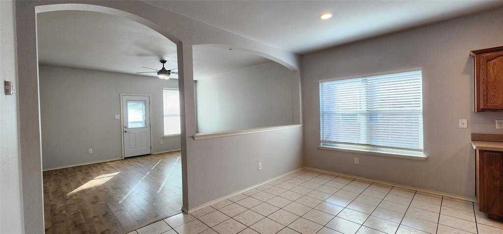 1121 Beaverwood Ln - Photo 3 of 15