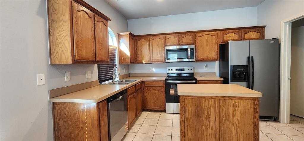 1121 Beaverwood Ln - Photo 5 of 15