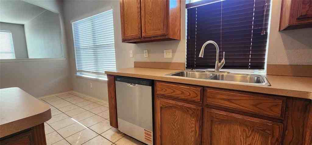 1121 Beaverwood Ln - Photo 7 of 15