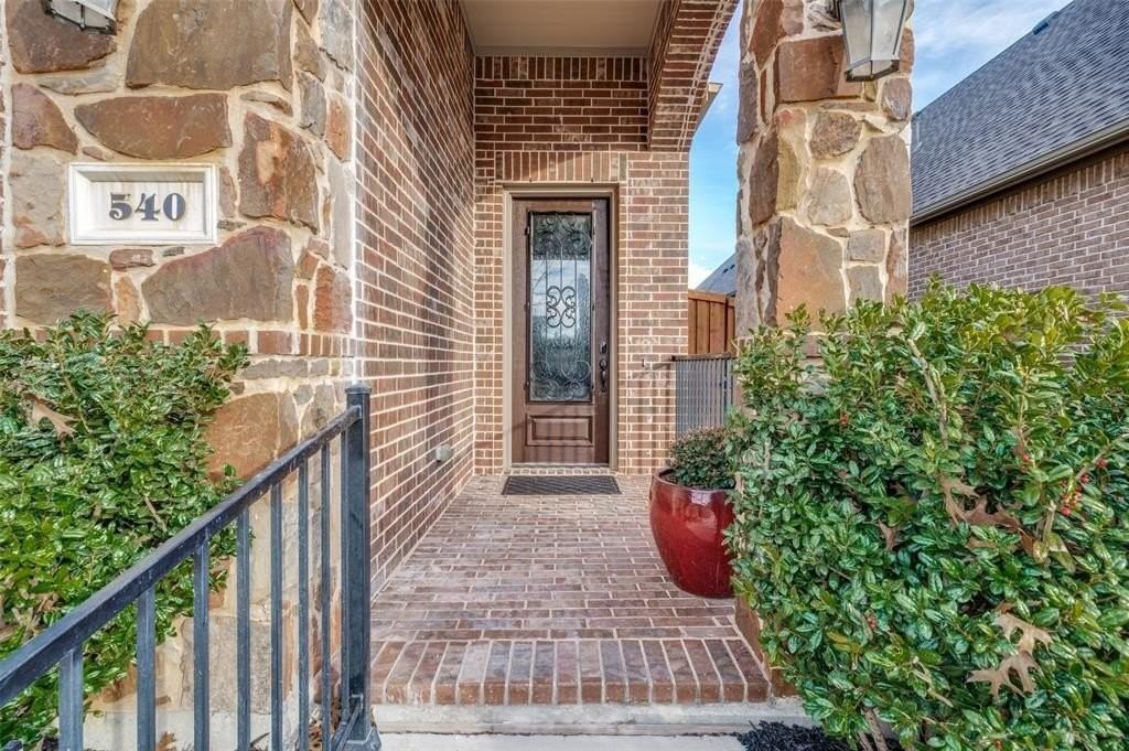 540 Enfield Dr - Photo 3 of 25