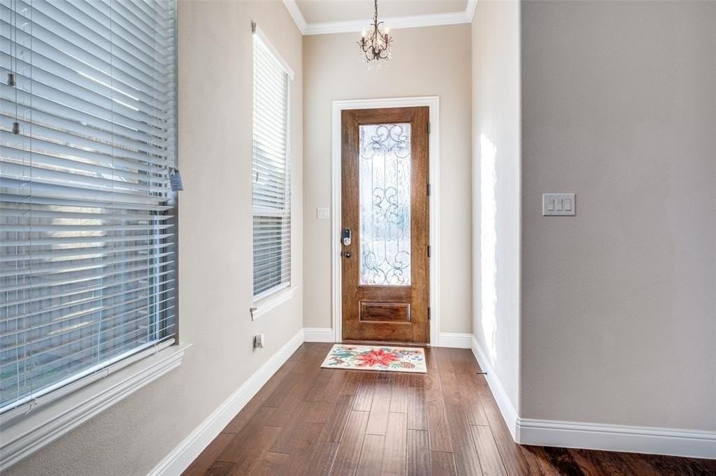 540 Enfield Dr - Photo 4 of 25