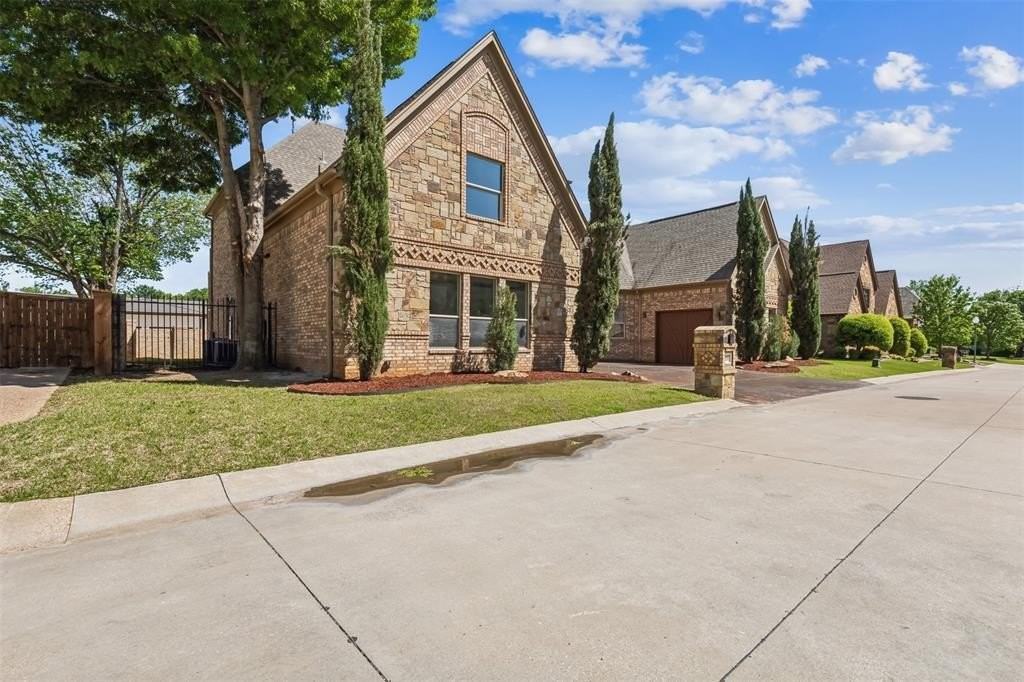 1210 Haven Cir - Photo 3 of 40