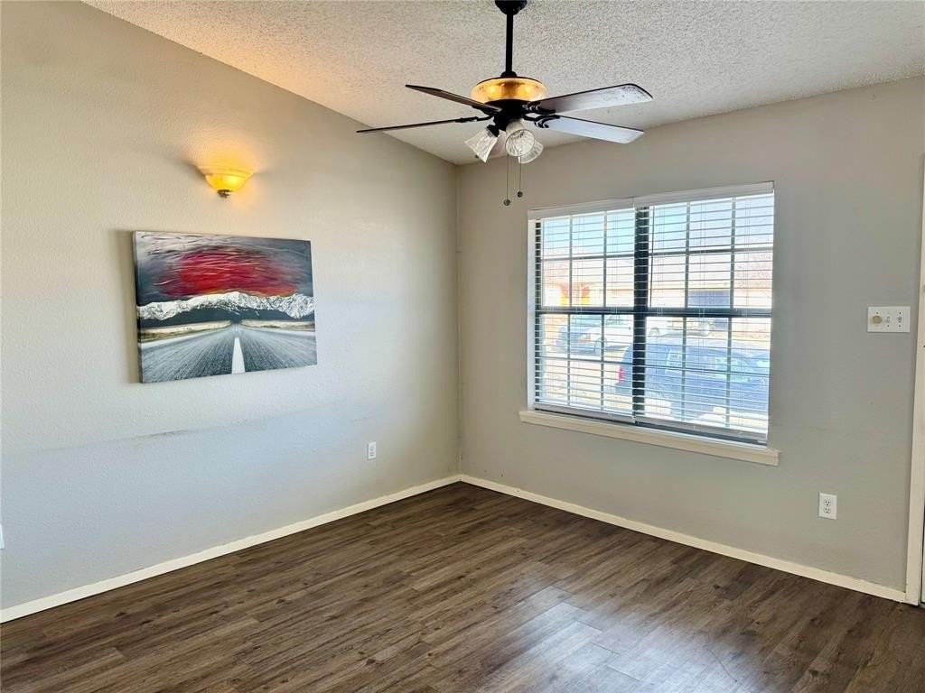 1429 Walters Dr - Photo 4 of 17