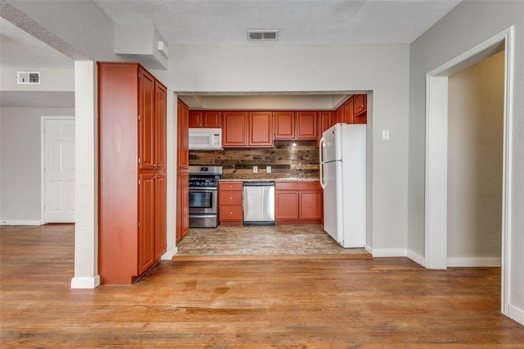 2309 Wesley St #D - Photo 5 of 16