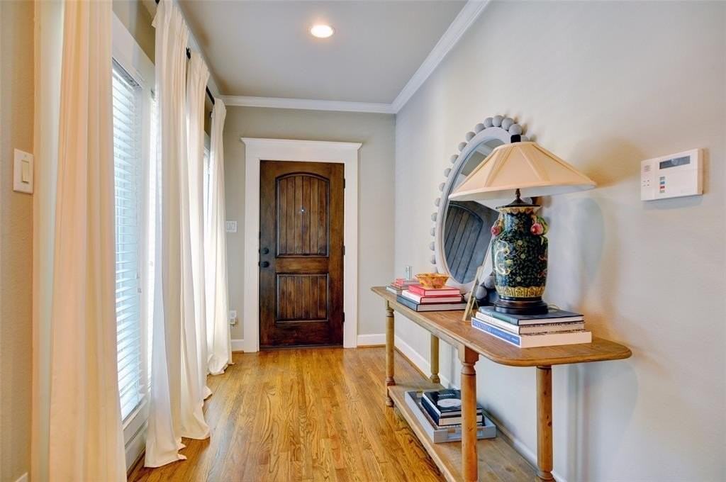 3915 W 6th St - Photo 3 of 22