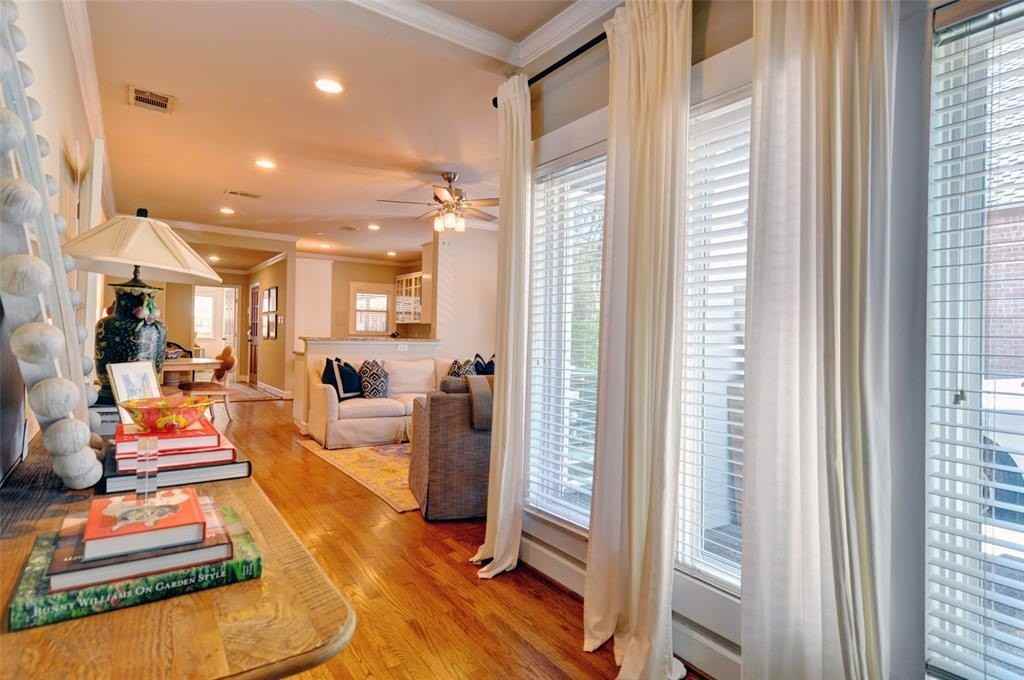 3915 W 6th St - Photo 4 of 22