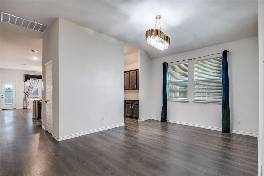 905 Philadelphia St - Photo 7 of 25