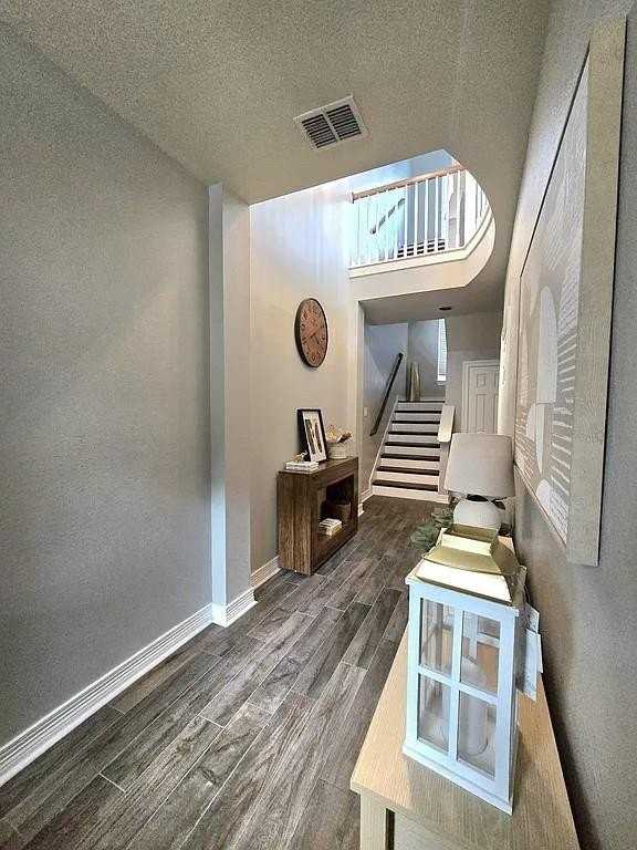 420 N Hill Ave - Photo 3 of 13