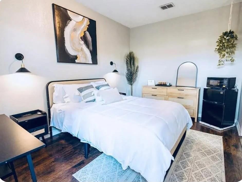 420 N Hill Ave - Photo 4 of 13