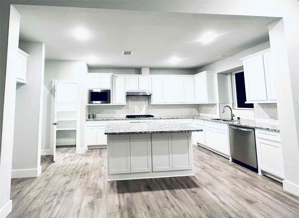 6242 Lake Brook Dr - Photo 3 of 10