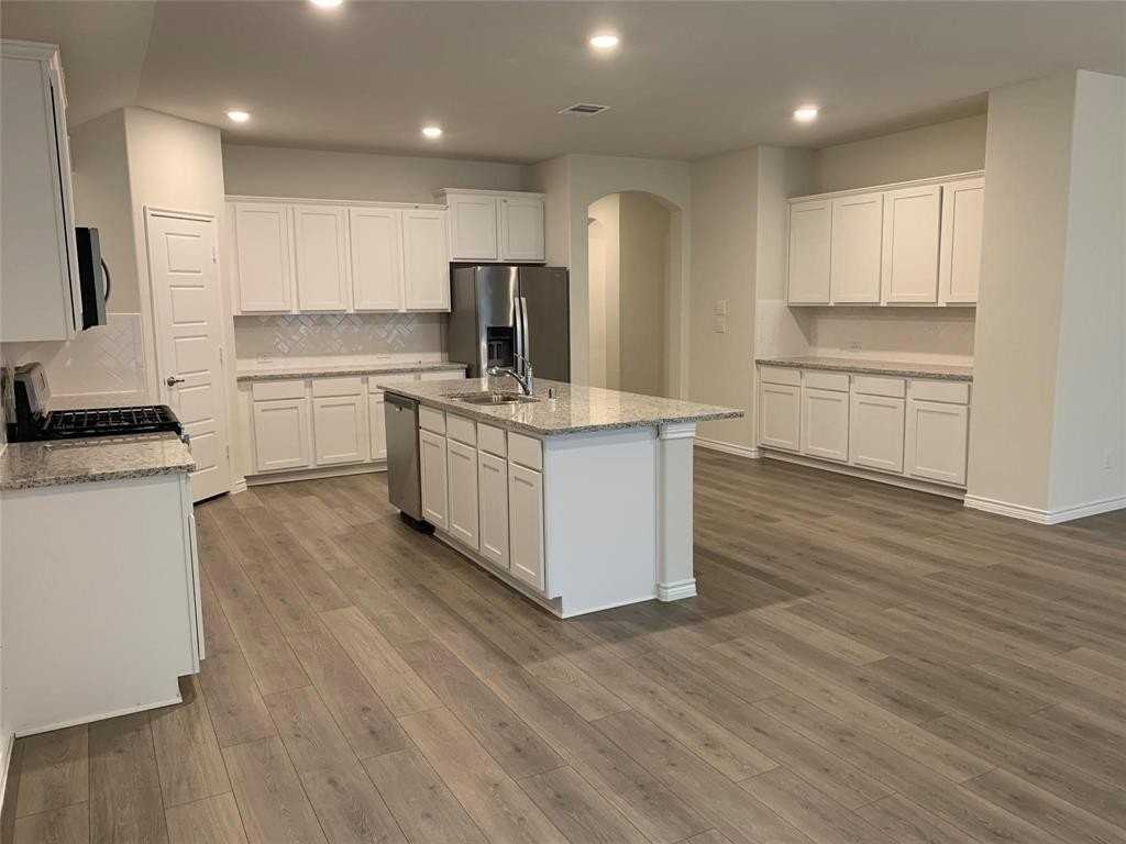 6321 Crownmere Dr - Photo 3 of 26