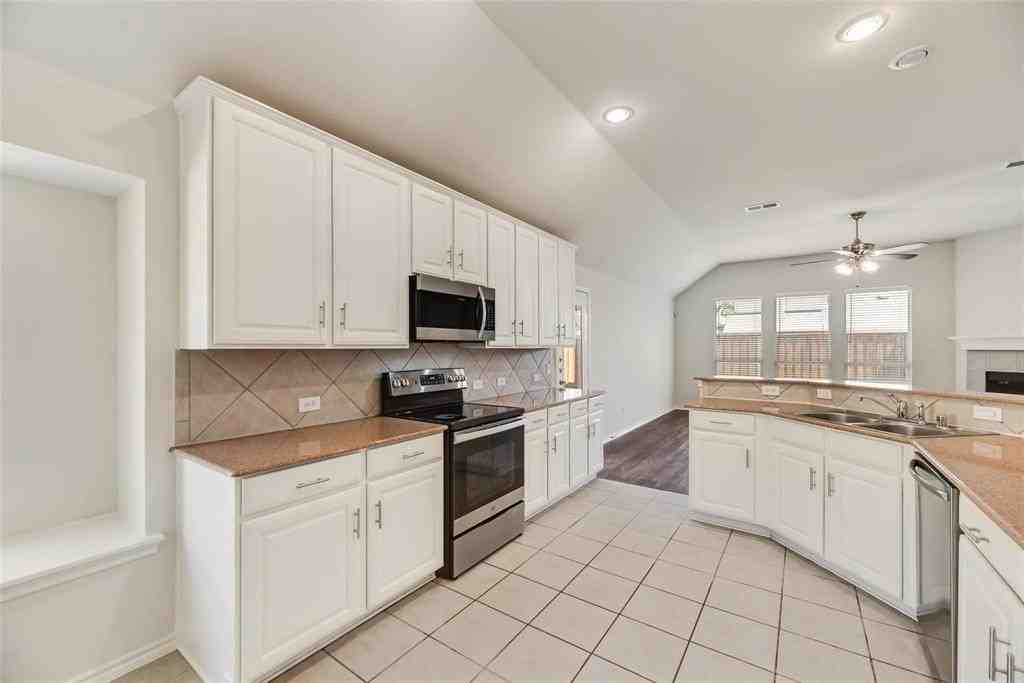 1133 Elm Grove Dr - Photo 4 of 23