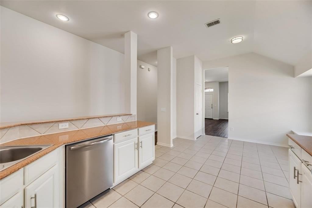 1133 Elm Grove Dr - Photo 5 of 23