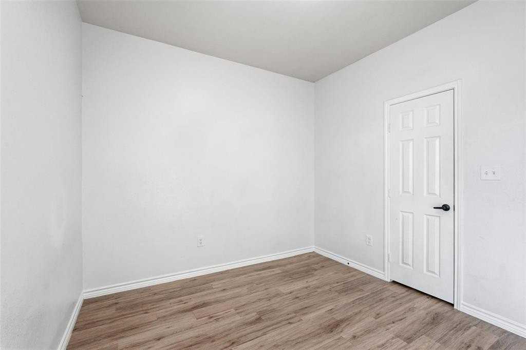 124 Chris Dr - Photo 6 of 32